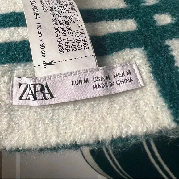 Zara reversible scarf - Picture 2 of 3